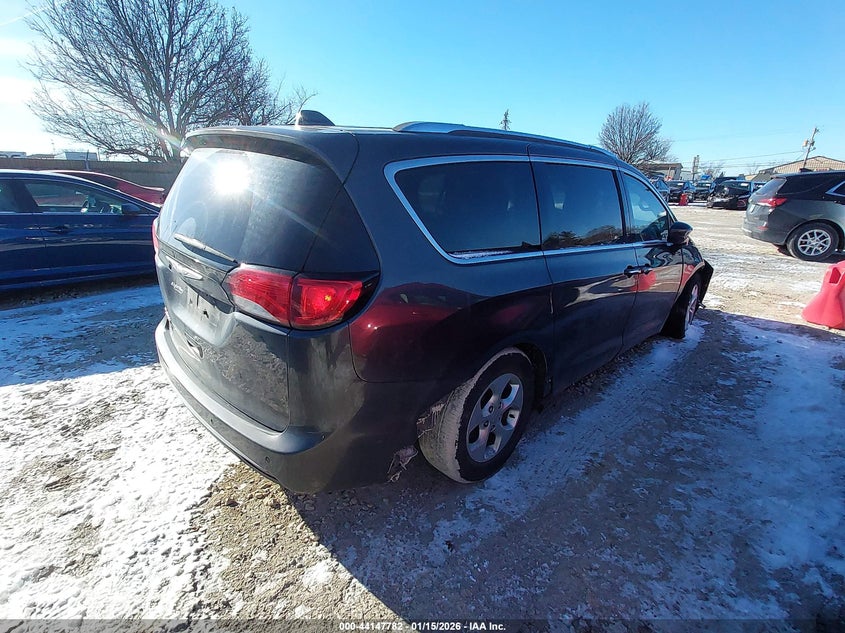 Vin: 2c4rc1eg5hr777771, lot: 44643714, chrysler pacifica touring-l plus 20174