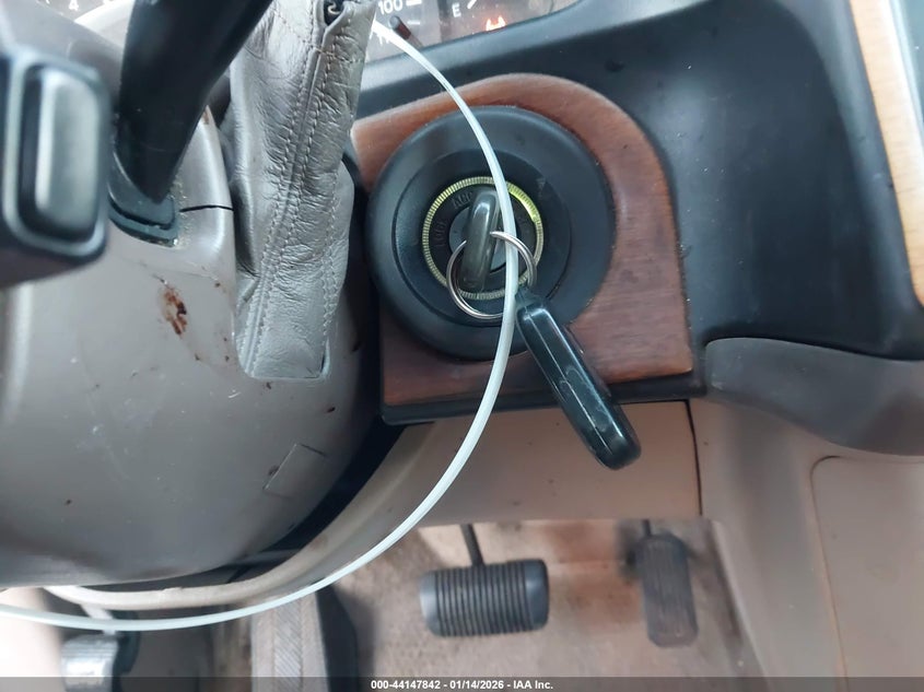 2000 Toyota Sienna Xle VIN: 4T3ZF13C1YU258410 Lot: 44147842