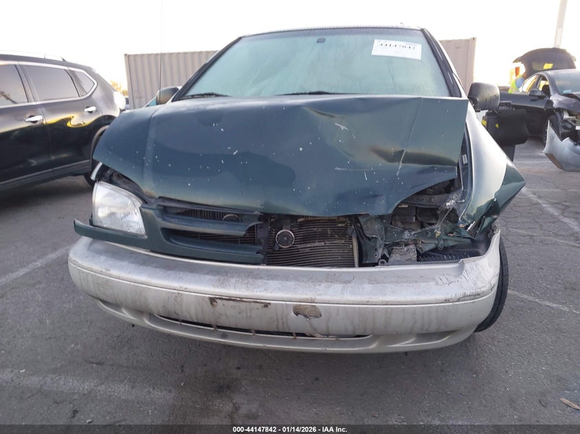 2000 Toyota Sienna Xle VIN: 4T3ZF13C1YU258410 Lot: 44147842