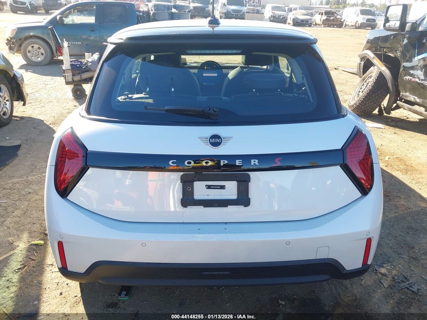 2025 Mini Hardtop Cooper S VIN: WMW23GD09S2X09808 Lot: 44148255