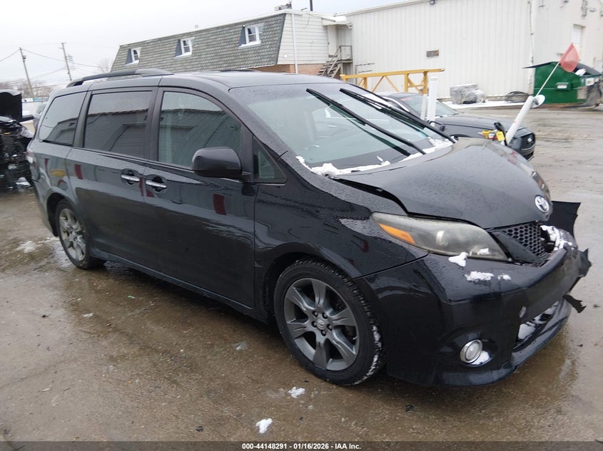 2016 Toyota Sienna Se 8 Passenger