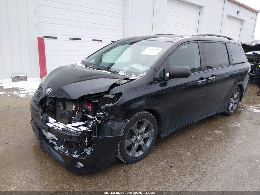 2016 Toyota Sienna Se 8 Passenger