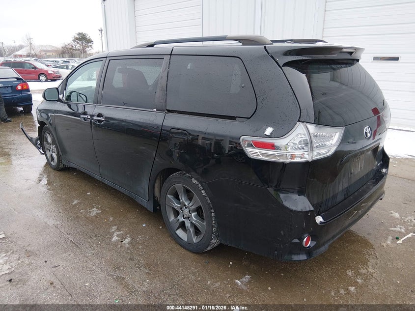2016 Toyota Sienna Se 8 Passenger