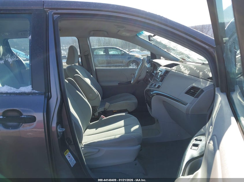 2011 Toyota Sienna Base V6