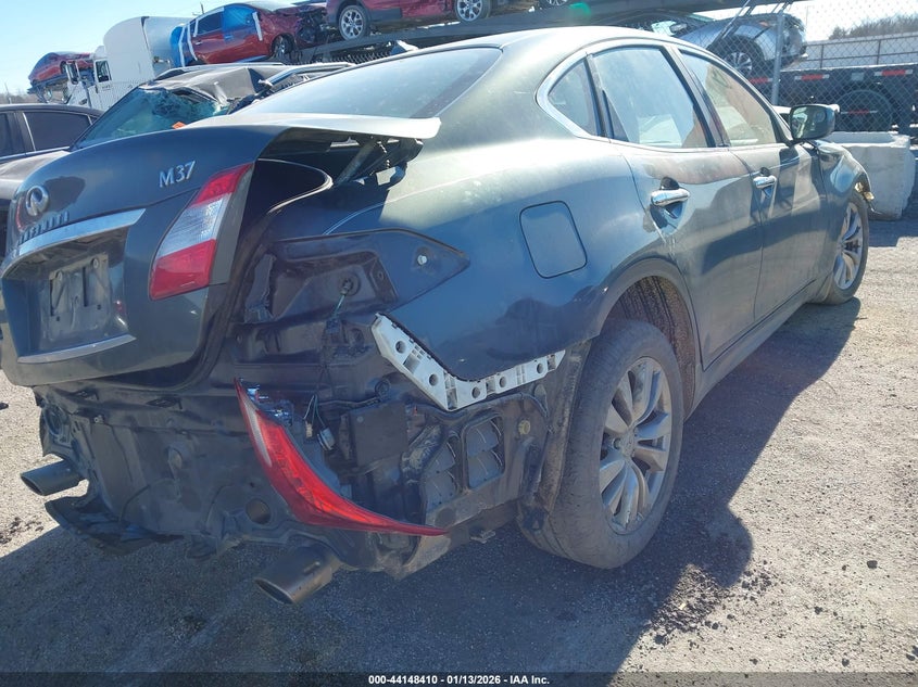 2012 Infiniti M37