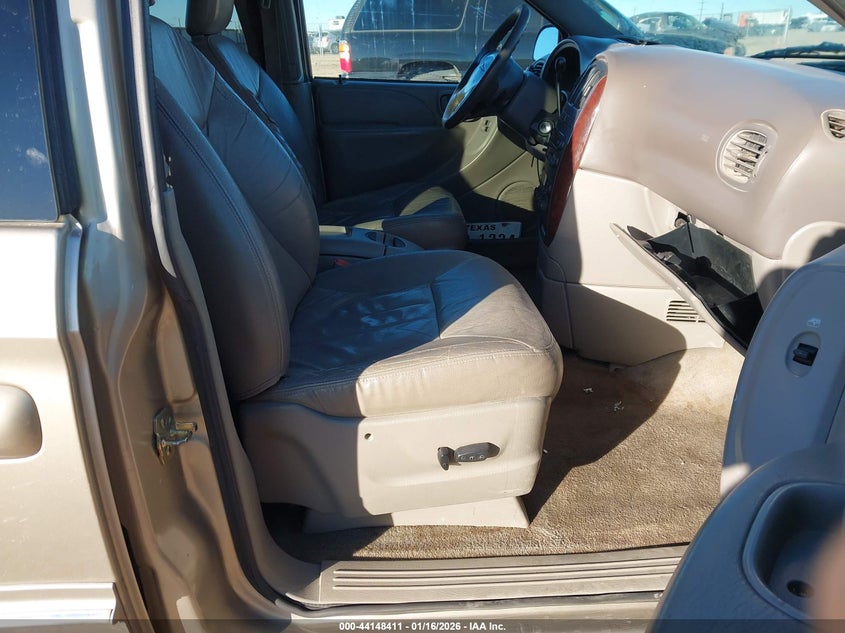 2002 Chrysler Town & Country Lxi