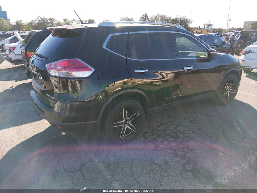 2015 NISSAN ROGUE SV · Фото 4