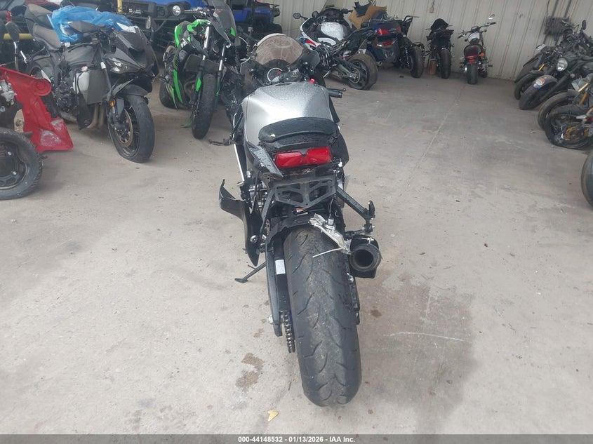 2026 Suzuki Gsx-R750 VIN: JS1GR7MA6T7100125 Lot: 44148532