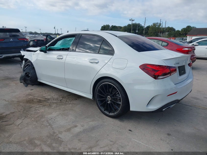 2021 Mercedes-Benz A 220