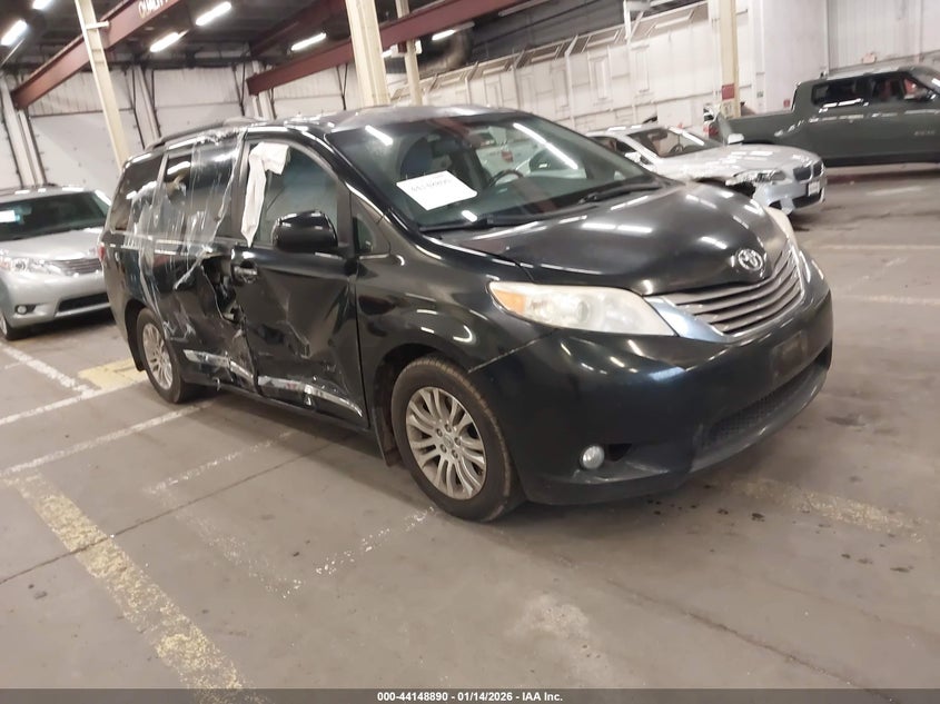 2016 Toyota Sienna Xle 8 Passenger