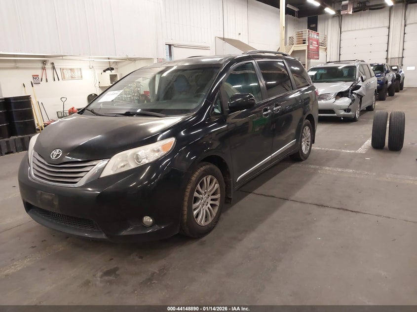 2016 Toyota Sienna Xle 8 Passenger