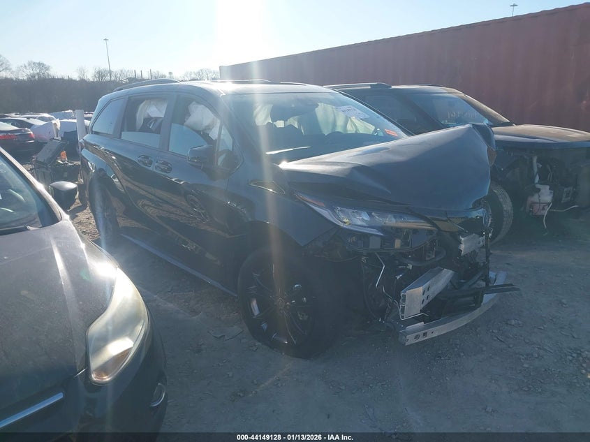 2025 Toyota Sienna Xse