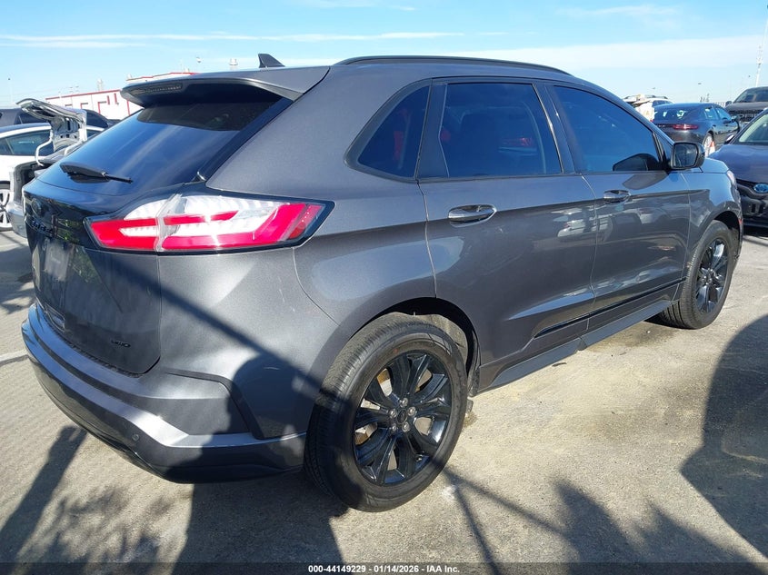 2022 Ford Edge Se