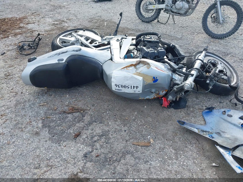 1995 Suzuki Gsx-R750 W VIN: JS1GR7BA3S2102560 Lot: 44150036