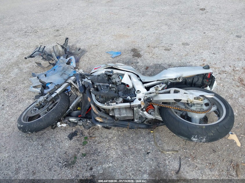 1995 Suzuki Gsx-R750 W VIN: JS1GR7BA3S2102560 Lot: 44150036