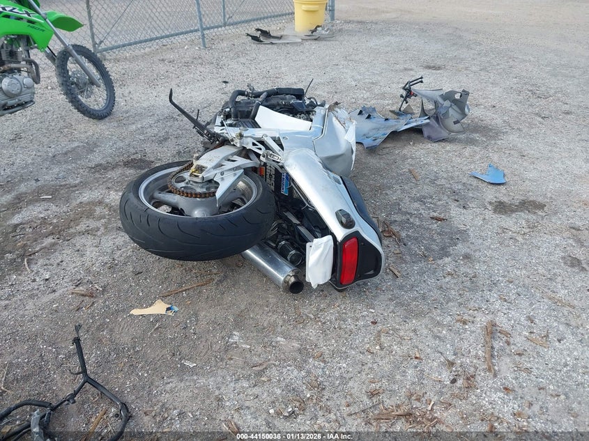 1995 Suzuki Gsx-R750 W VIN: JS1GR7BA3S2102560 Lot: 44150036