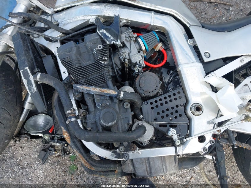 1995 Suzuki Gsx-R750 W VIN: JS1GR7BA3S2102560 Lot: 44150036