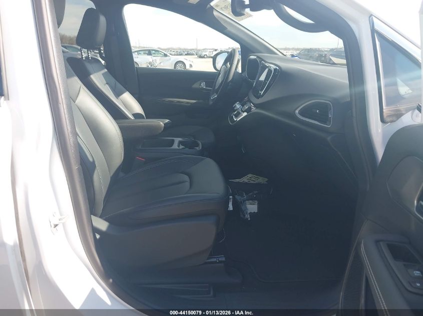 2026 Chrysler Pacifica - 2C4RC1BG1TR155200