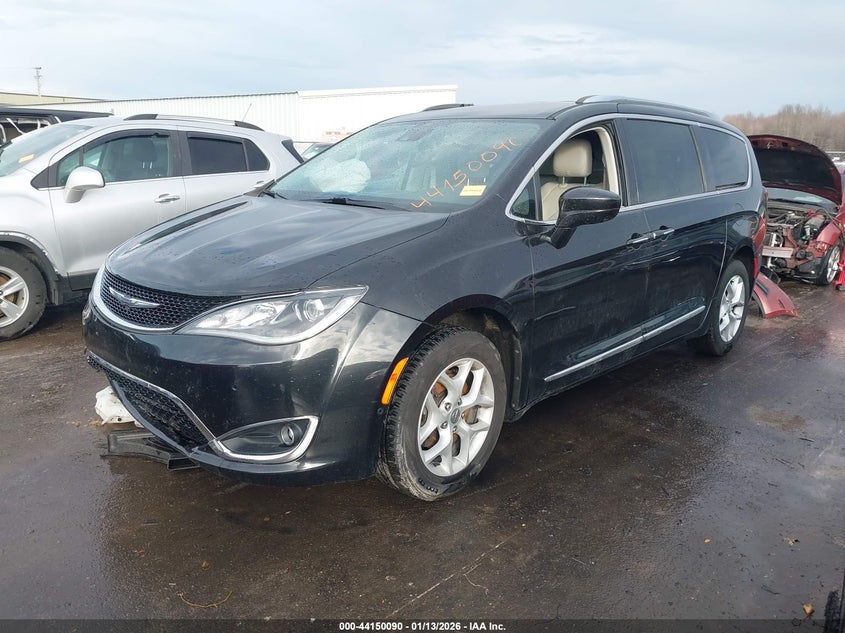 2017 Chrysler Pacifica Touring-L Plus