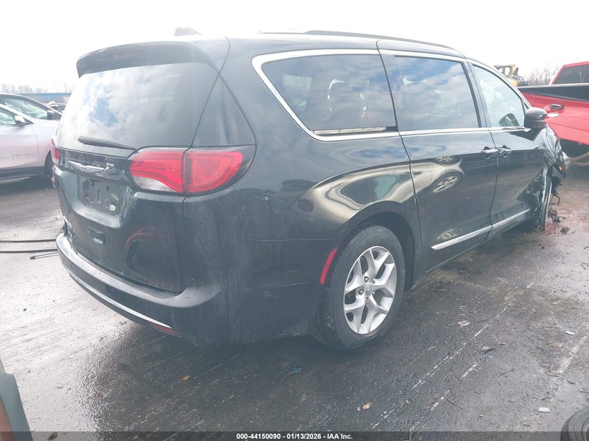 2017 Chrysler Pacifica Touring-L Plus