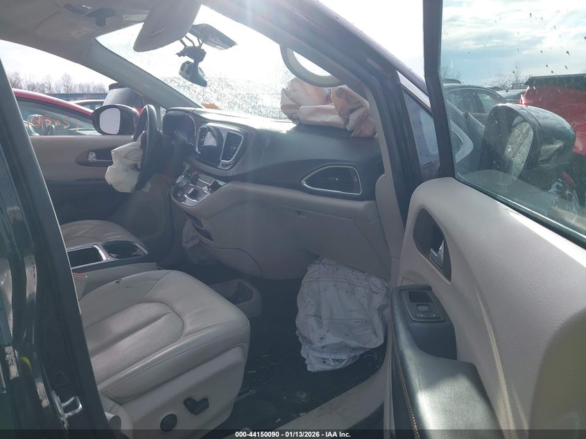 2017 Chrysler Pacifica Touring-L Plus