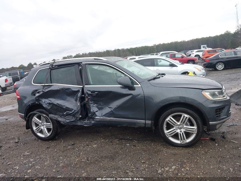 2015 Volkswagen Touareg Tdi Executive VIN: WVGEP9BP9FD003122 Lot: 44150312