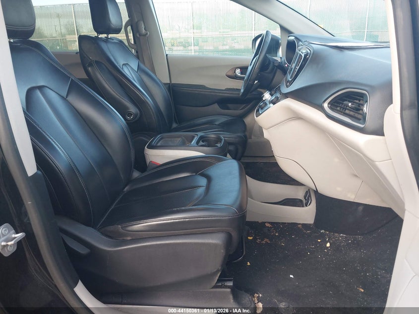 2021 Chrysler Voyager Lxi