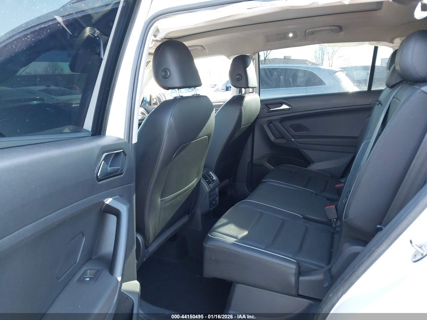 VIN 3VV4B7AX5JM181239 2018 VOLKSWAGEN TIGUAN 2.0T SEL PREMIUM