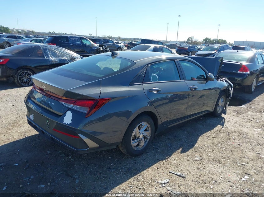 2025 Hyundai Elantra Se