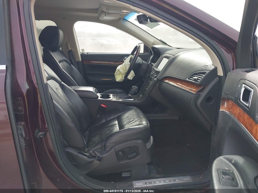 VIN 2LMHJ5AT7KBL01789 2019 LINCOLN MKT RESERVE