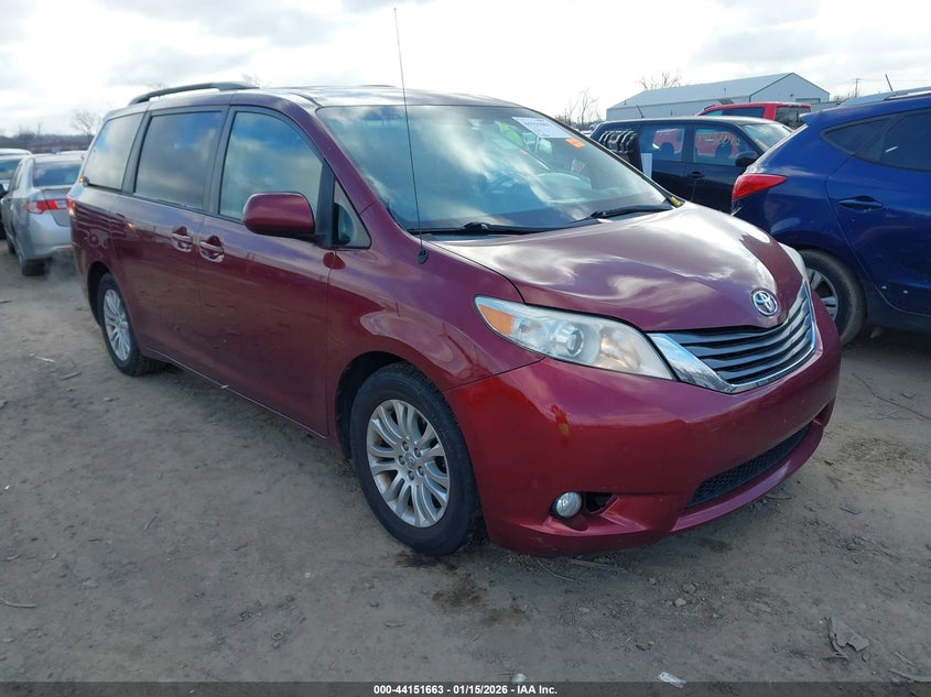 2014 Toyota Sienna Xle V6 8 Passenger