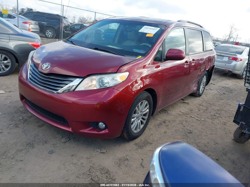 2014 Toyota Sienna Xle V6 8 Passenger