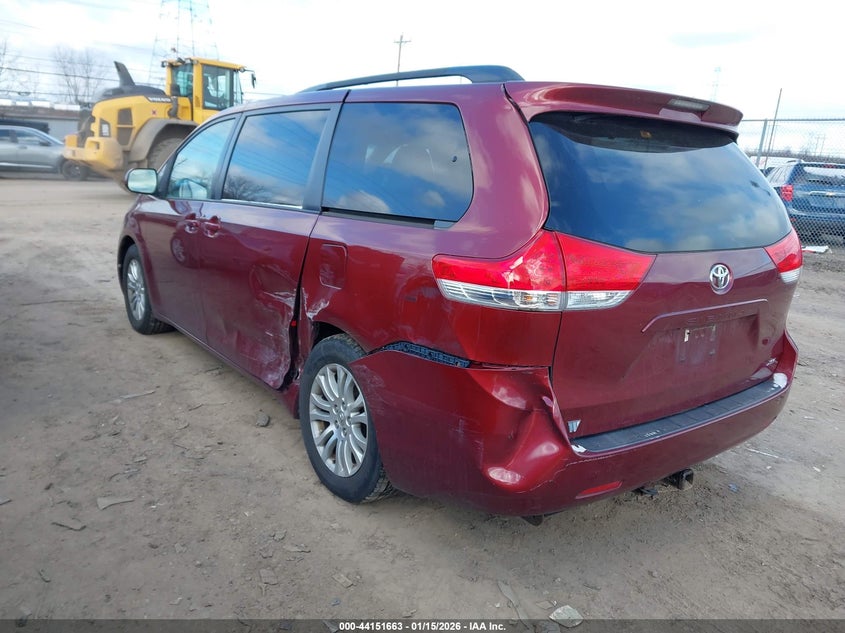 2014 Toyota Sienna Xle V6 8 Passenger