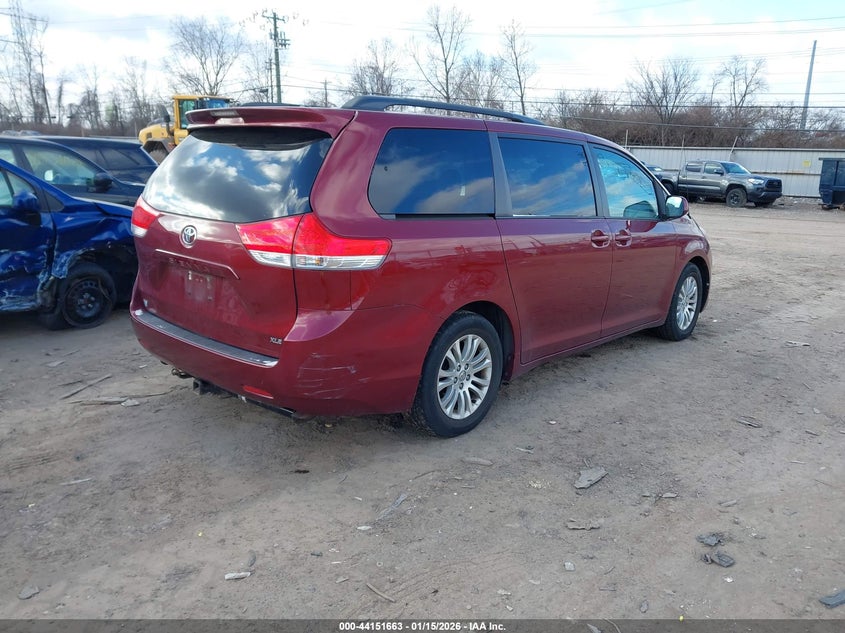 2014 Toyota Sienna Xle V6 8 Passenger