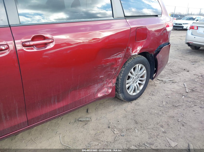 2014 Toyota Sienna Xle V6 8 Passenger