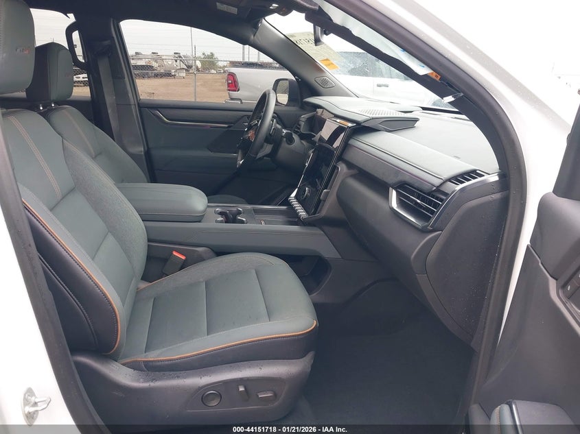 2025 GMC Acadia Awd At4