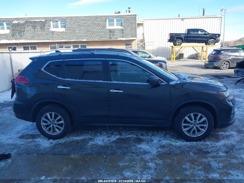 VIN KNMAT2MV0HP560097 2017 NISSAN ROGUE SV