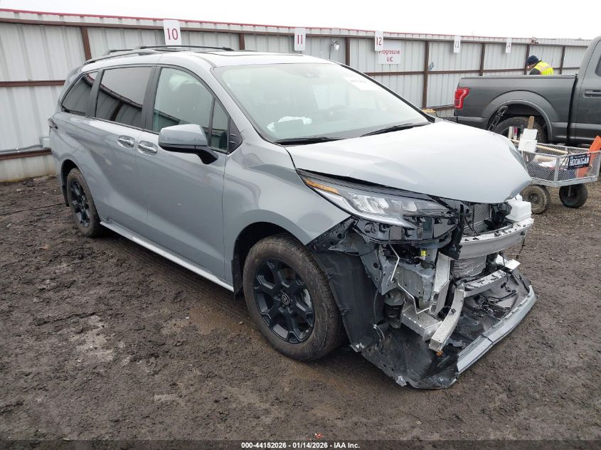 2025 Toyota Sienna Woodland Edition