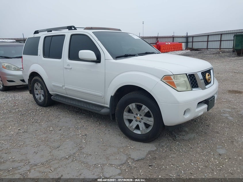 2005 Nissan Pathfinder Le
