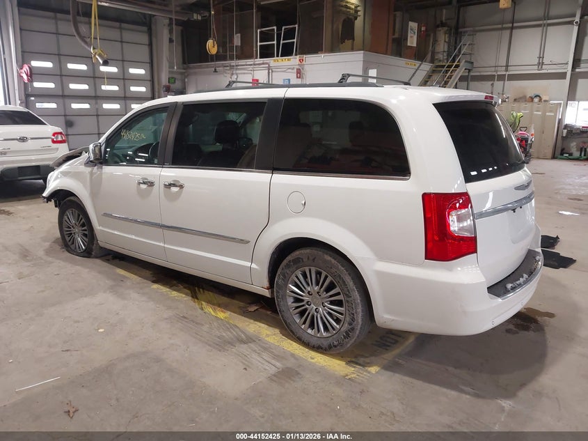 2013 Chrysler Town & Country Touring-L