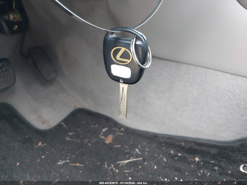 2002 Lexus Es 300 VIN: JTHBF30G025011039 Lot: 44152670