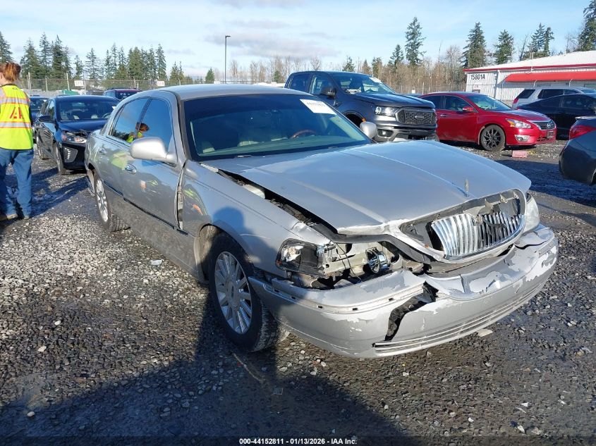 2003 Lincoln Town Car