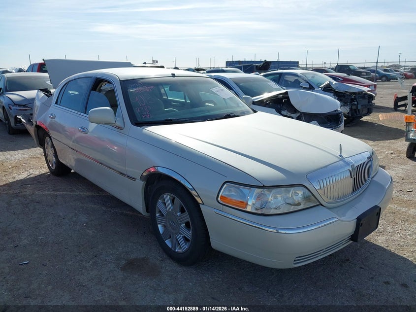 2005 Lincoln Town Car Signature Limited