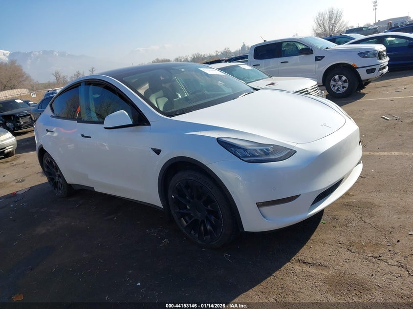 2022 Tesla Model Y Long Range Dual Motor All-Wheel Drive