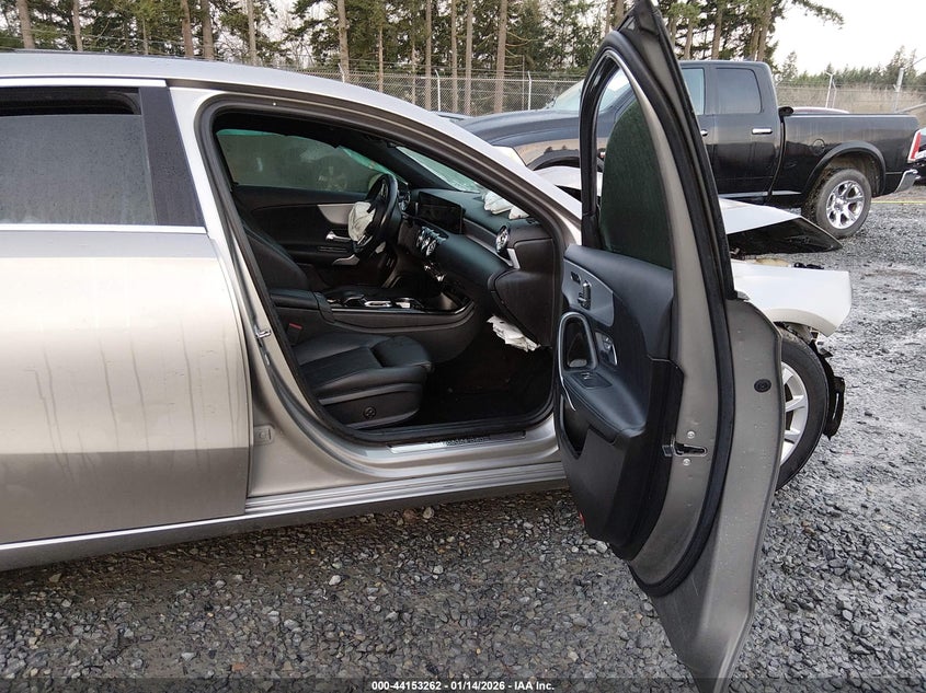 2020 Mercedes-Benz A 220