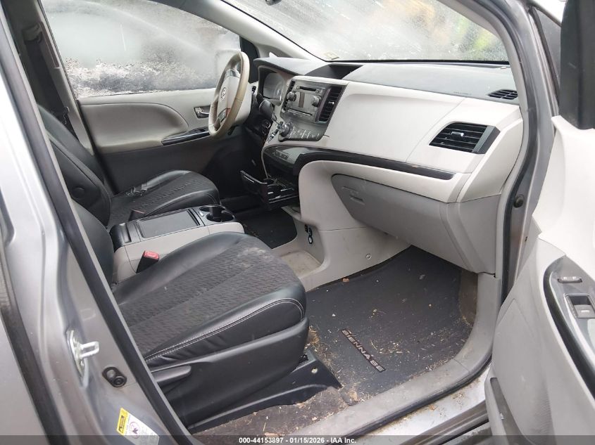 2012 Toyota Sienna Se 8 Passenger