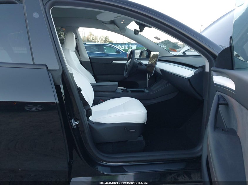 2025 Tesla Model Y Long Range Dual Motor All-Wheel Drive