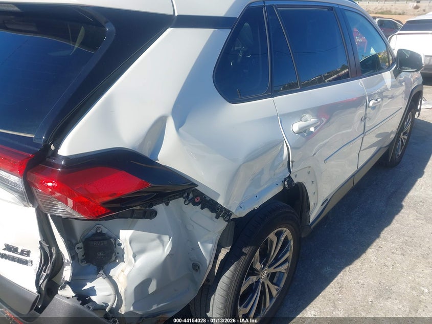 VIN JTMB6RFV5NJ022544 2022 TOYOTA RAV4 HYBRID XLE PREMIUM