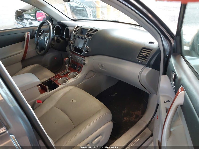 2013 Toyota Highlander Limited V6