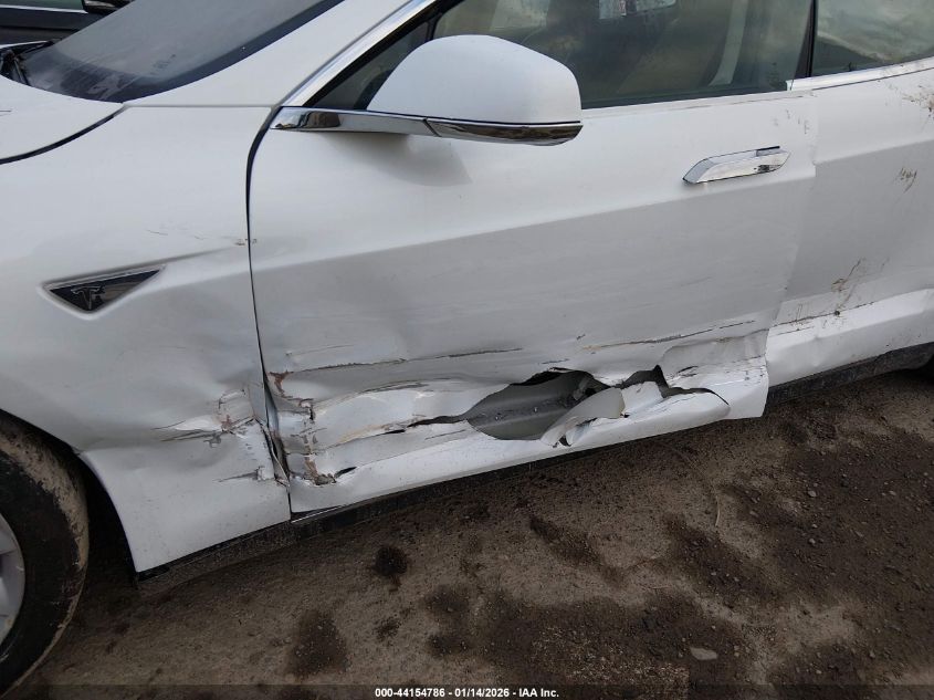 2015 Tesla Model S 70D/85D/P85D VIN: 5YJSA4H22FFP69600 Lot: 44154786